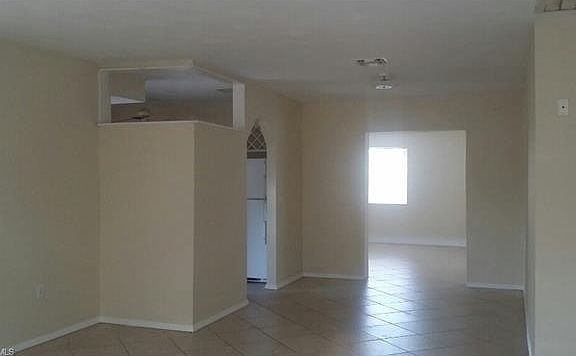 4th image of 381 Lorraine Dr