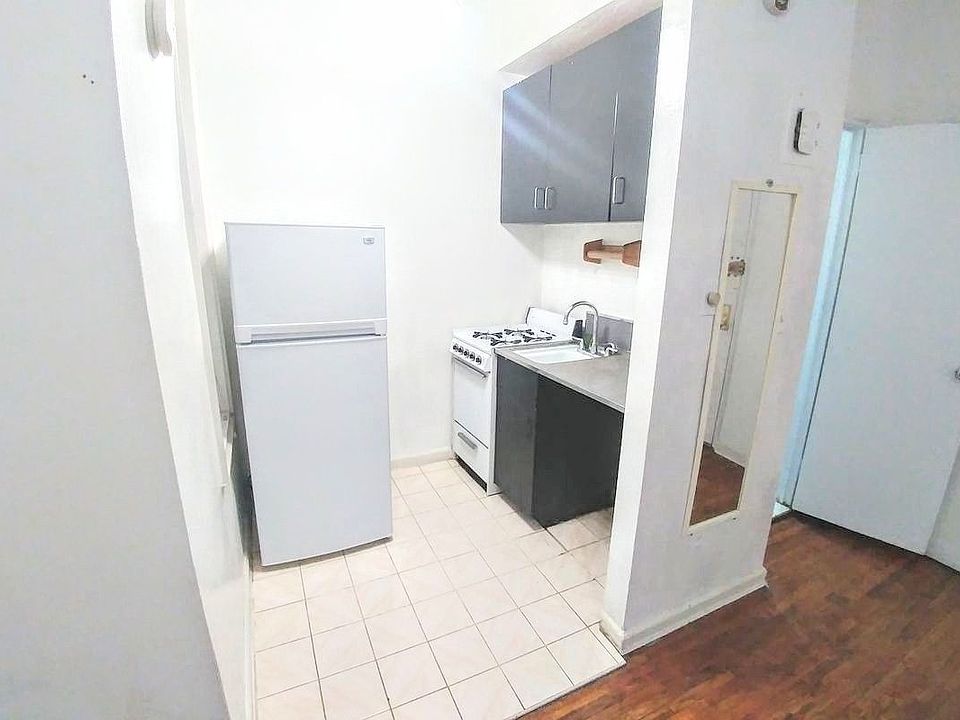 2nd image of 288 8th Ave #B2