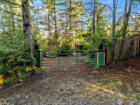 2nd image of 1121 E Timber Tides Drive