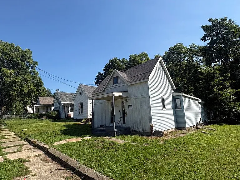 202 Van Buren St — Photo 1
