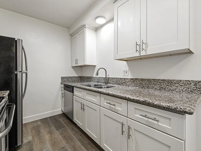 17405 Van Ness — Photo 19
