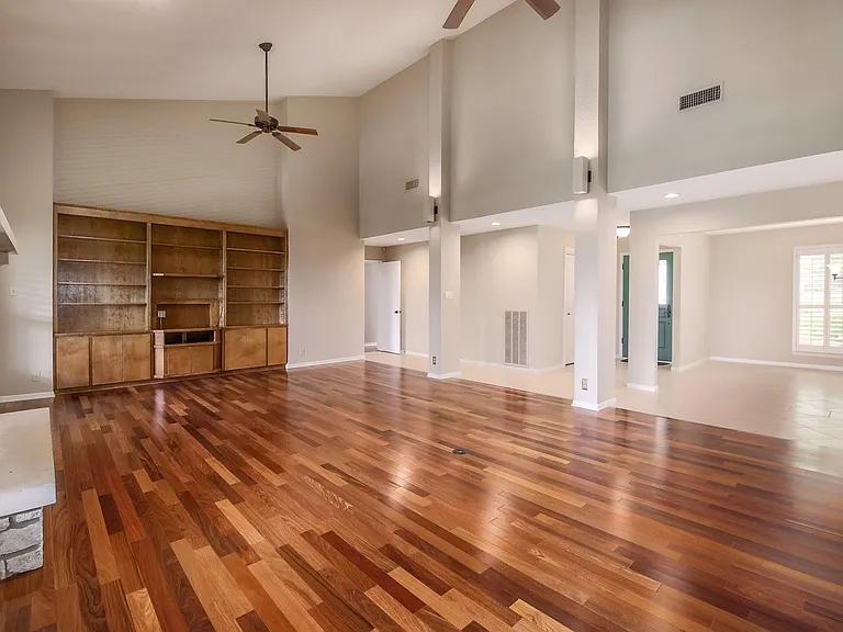 6200 Rain Creek Pkwy — Photo 5