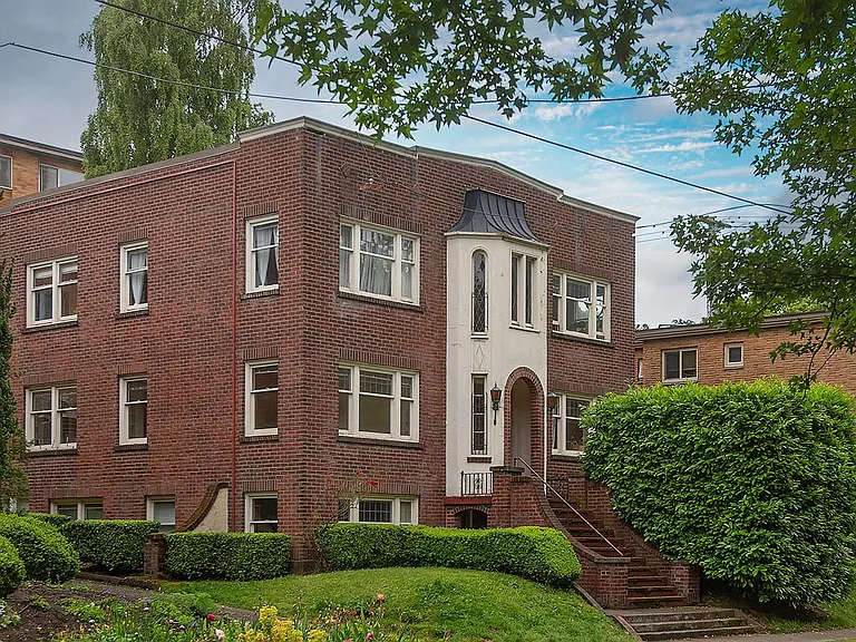 608 Belmont Ave E — Photo 2