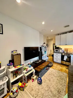 Rented by Hagstrom Management Inc | media 60