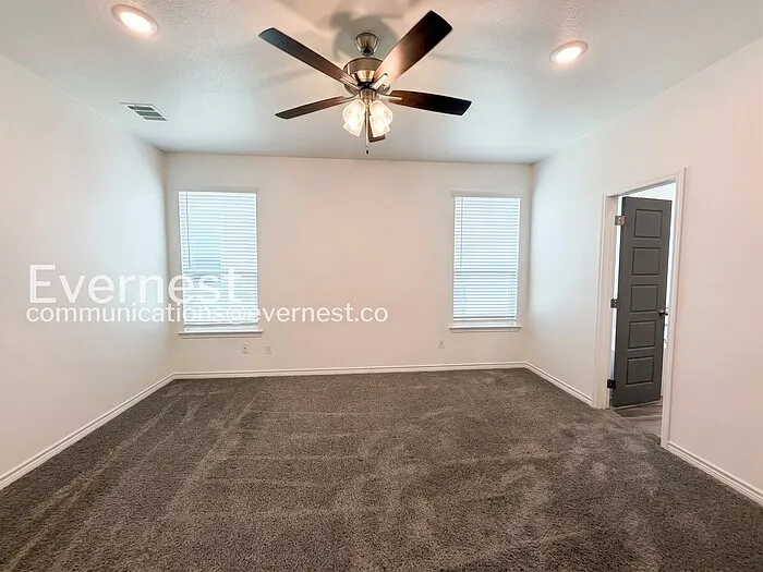 2231 Hornbeam St — Photo 8