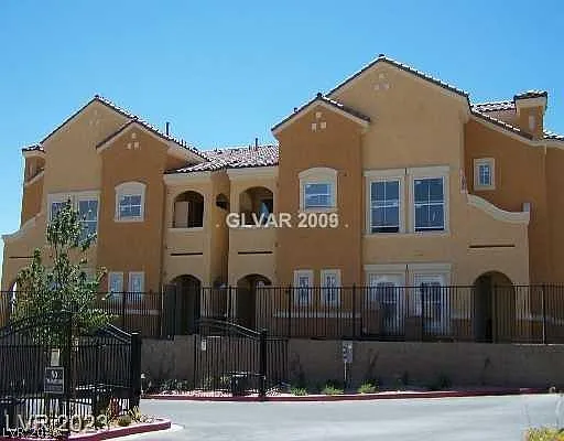 3975 N Hualapai Way #284