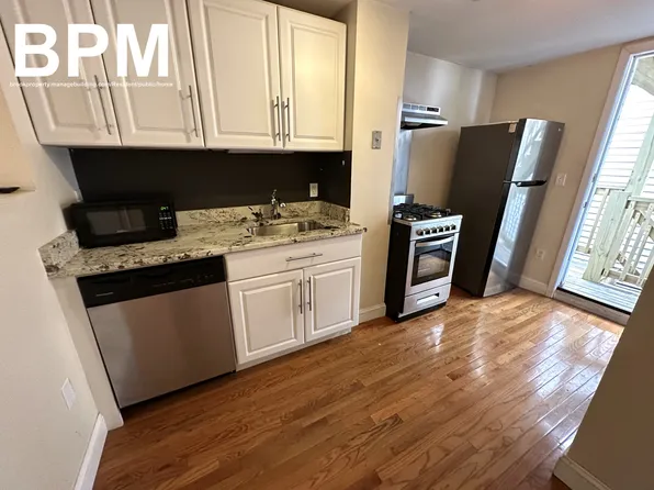 238 Everett St, Boston, MA