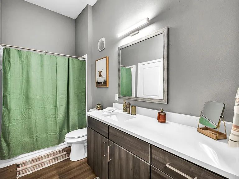 The Quarters Nueces House (Student Housing - Rent by the Bed) — Photo 38