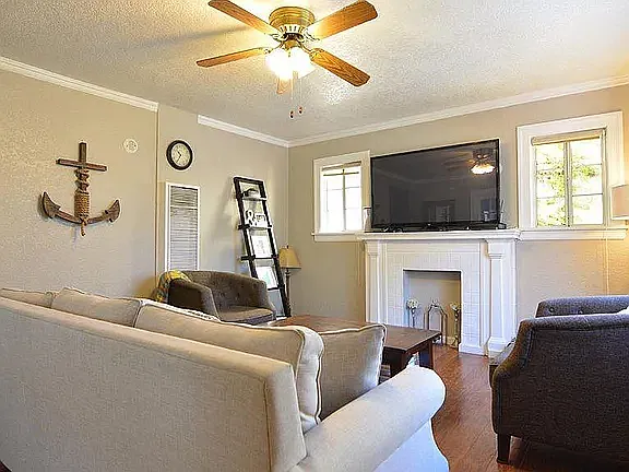 3833 Vinton Ave — Photo 2