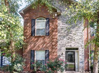 206 Hampton Place Ct, Fairdale, KY 40118