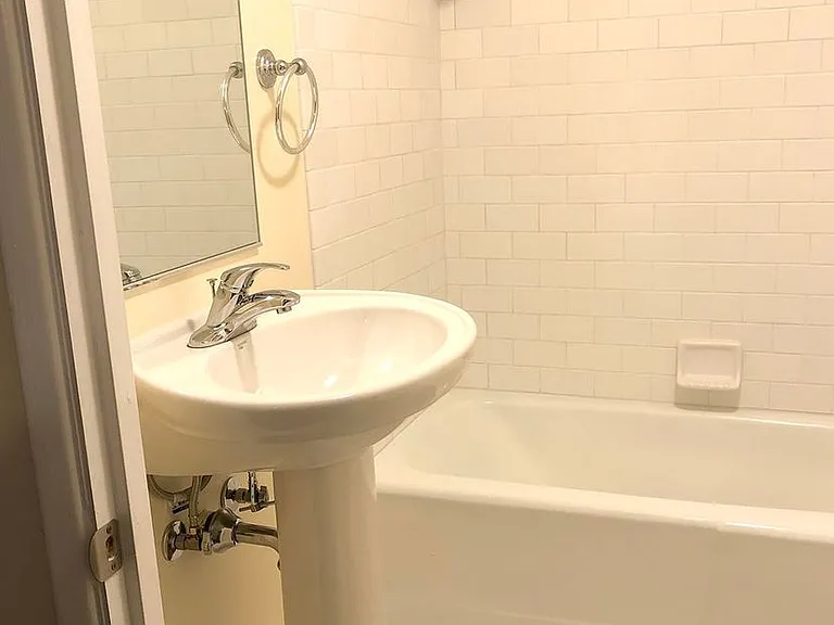 Washington Plaza Apartments — Photo 32