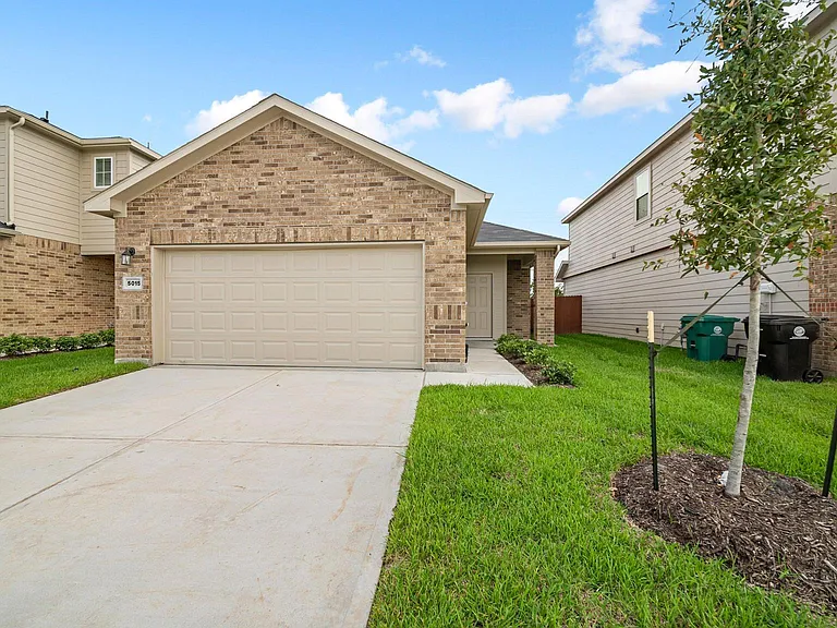 13304 Nabob Dr — Photo 1