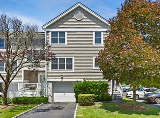 21 Brookridge Ct, Pt Chester, NY 10573