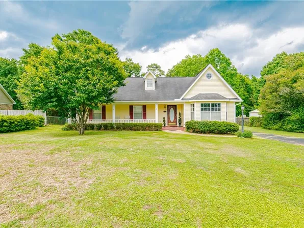 1051 Seven Hills Dr, Mobile, AL 36695