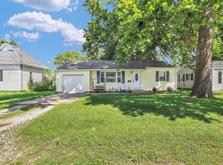 704 E Buckner St, Tuscola, IL 61953