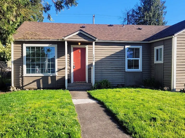 2680 E St — Photo 2