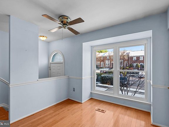 3rd image of 30 Hunting Horn Cir