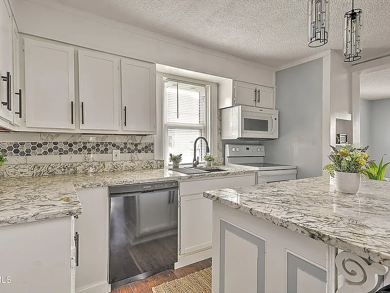 1208 Riverside Ave — Photo 12