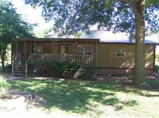 17075 Kickapoo Rd, Leavenworth, KS 66048