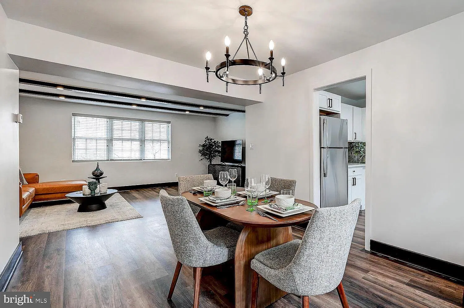 2 bed, 1.0 bath, 861 sqft, $1,800 — Photo 1