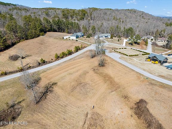 3rd image of 332 Enclave Way