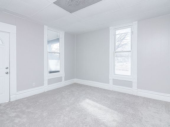 3rd image of 628 E Galena Blvd