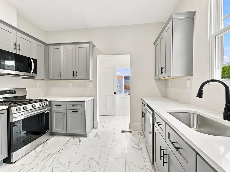 325 N Aiken Ave — Photo 10