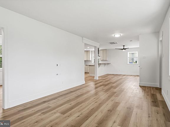 5th image of 281 S Clearview Ave