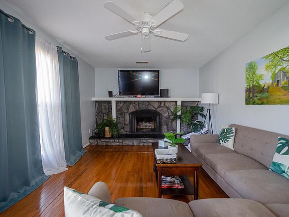 3rd image of 3234 Davis Ave