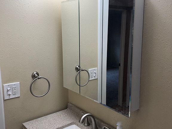 5th image of 2319 W Summit Dr