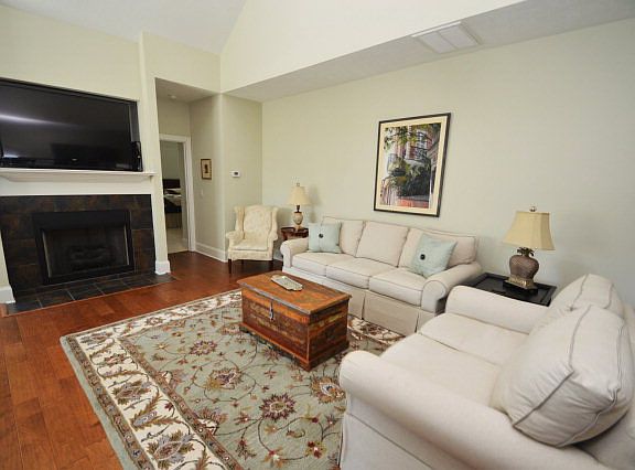 5th image of 352 Norfolk Dr