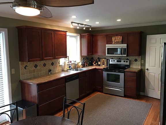 Kitchen : Kitchen as entering from living room