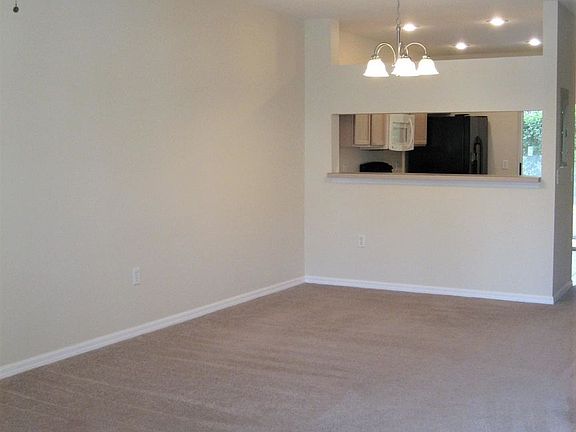 4th image of 503 Steeplechase Ln #503
