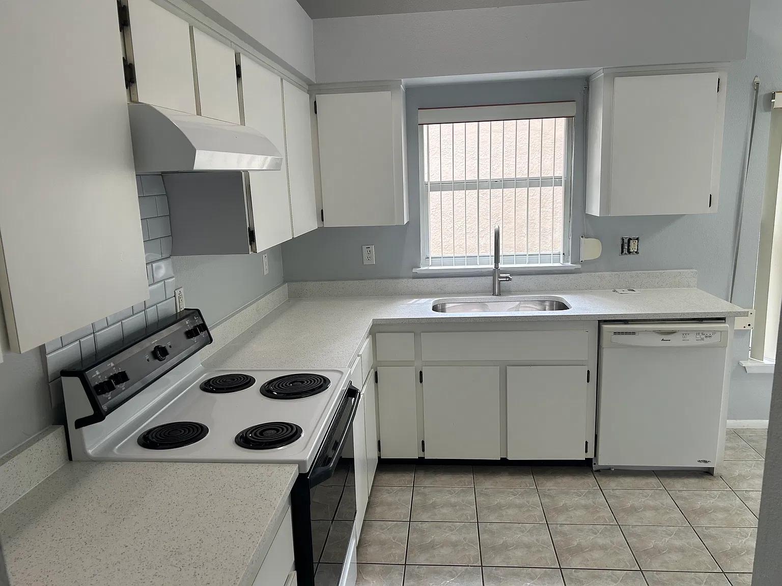 3 bed, 1270 sqft, $2,300 — Photo 4