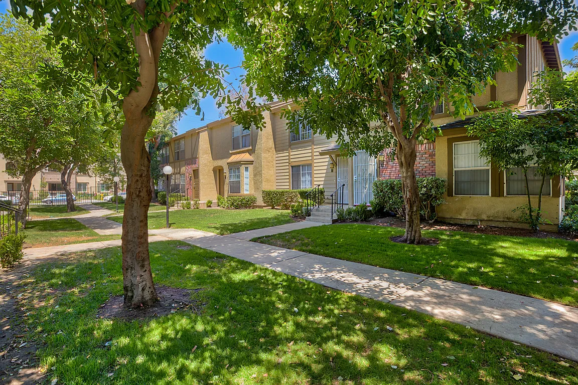 Mission Villas — Photo 2