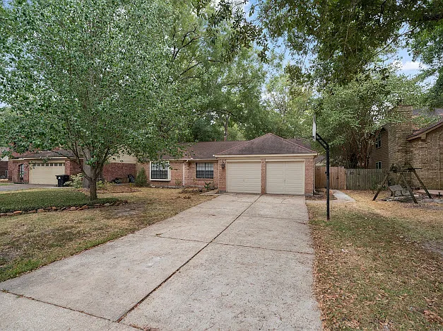4 bed, 2.0 bath, 1753 sqft, $2,100 — Photo 1