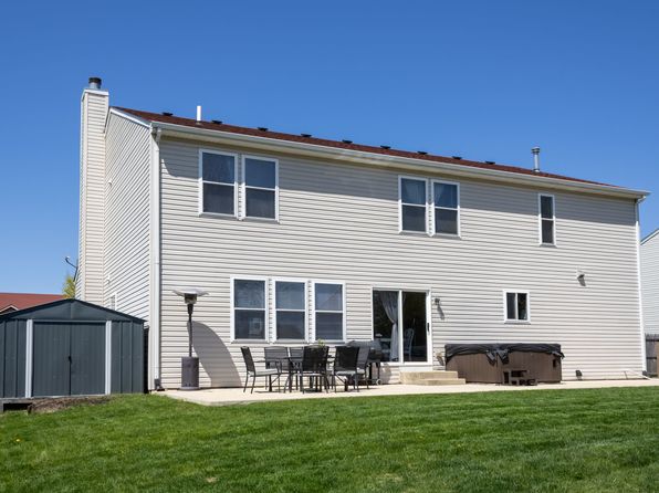 516 Prairie Point Dr, Poplar Grove, IL 61065