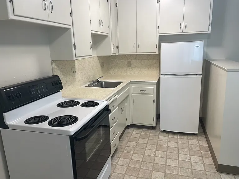 2253 2nd Ave #7 — Photo 5