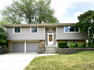 1427 Chatham Ln, Schaumburg, IL 60193