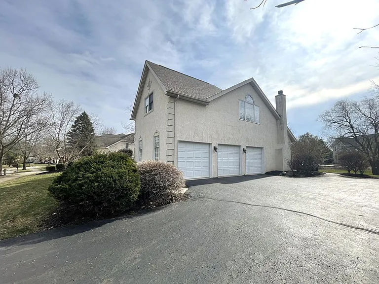 4823 Vista Ridge Dr — Photo 2