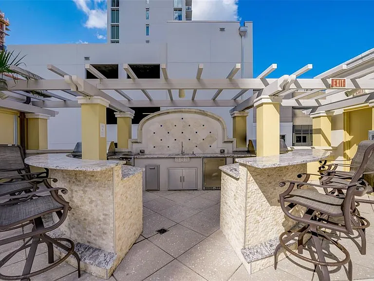 300 Beach Dr NE #305 — Photo 45