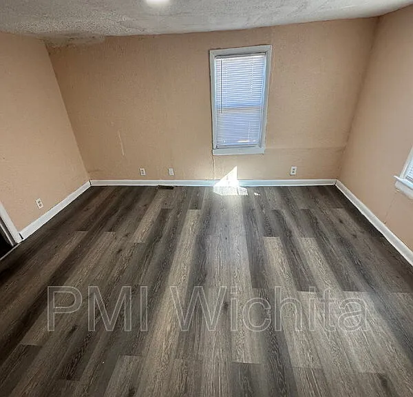 1931 S Washington Ave — Photo 8