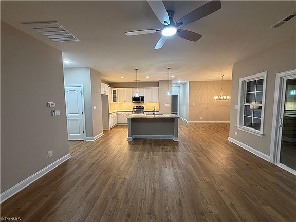 3rd image of 3208 Imperial Dr