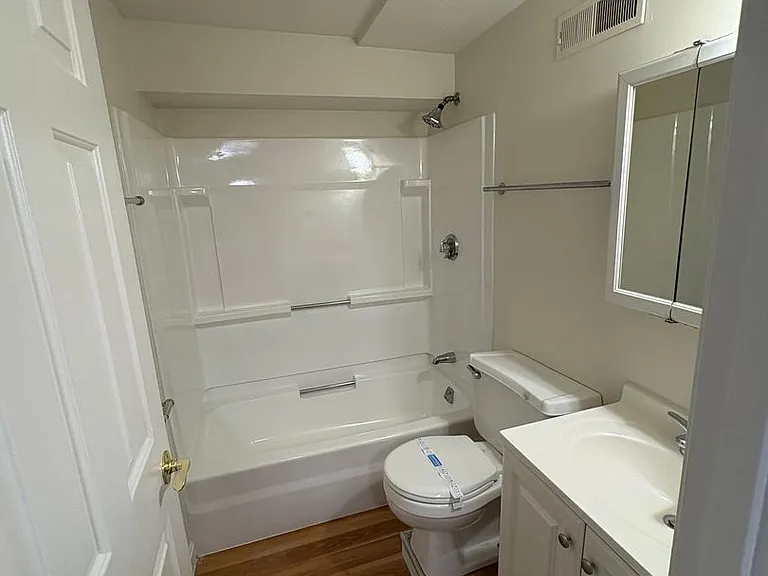 72 Cabot St — Photo 9