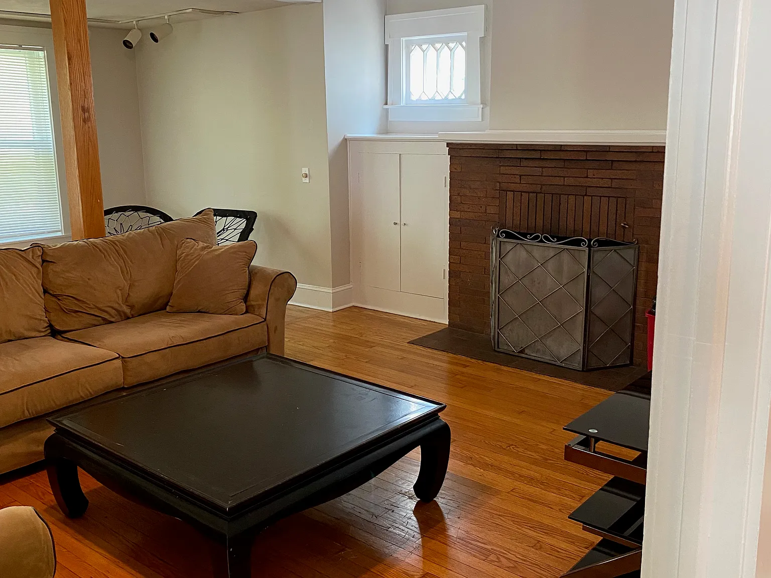 4 bed, 2.5 bath, 2080 sqft, $3,300 — Photo 2
