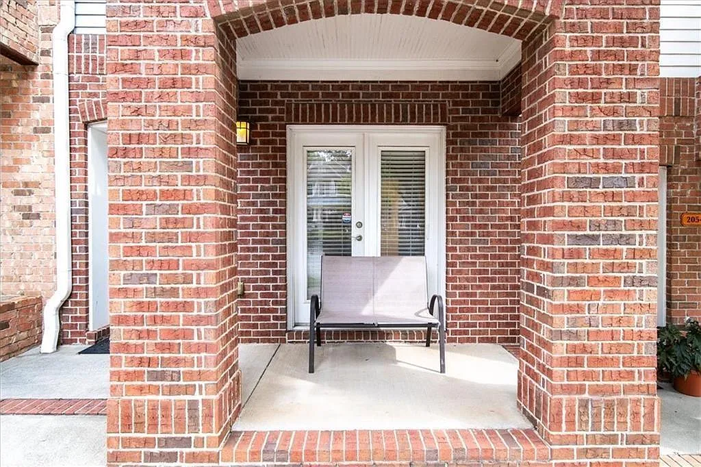 3 bed, 3.5 bath, 1270 sqft, $2,695 — Photo 3