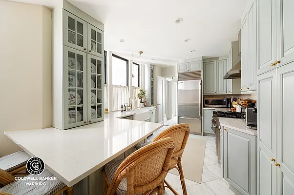 Sold by Coldwell Banker Warburg | media 2