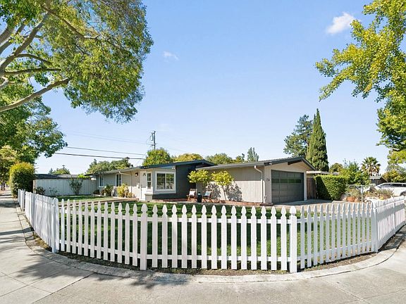 3rd image of 734 Lakebird Dr