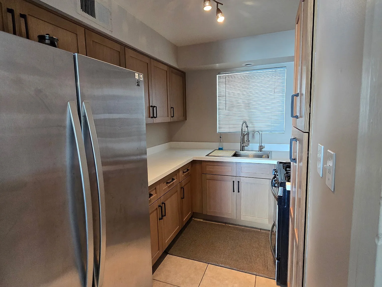 2 bed, 850 sqft, $1,800 — Photo 2