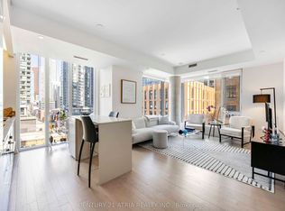 101 Peter St #906, Toronto, ON M5V 0G6